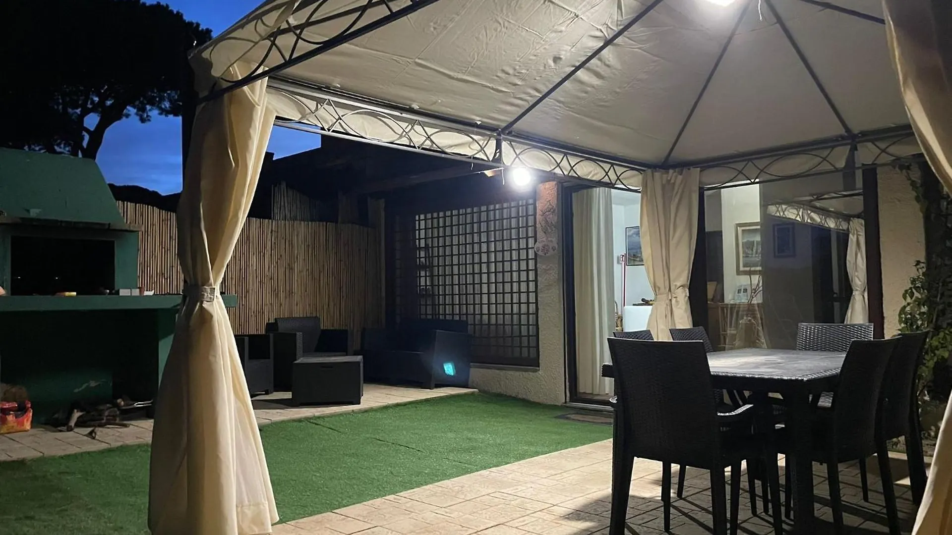 Feriehus Una Pineta Sul Mare A Due Passi Dal Forte Village Santa Margherita di Pula